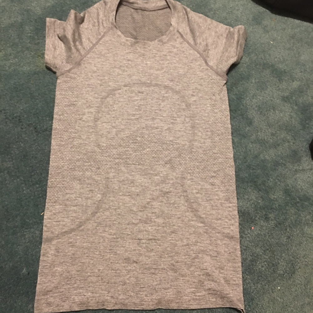 gray lululemon swiftly tech short sleeve (size 4)
